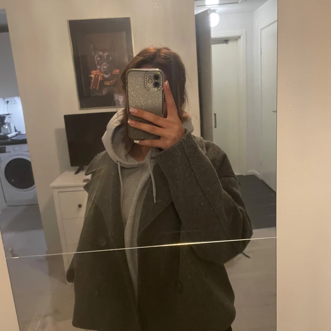 Grå ullkappa med bred krage