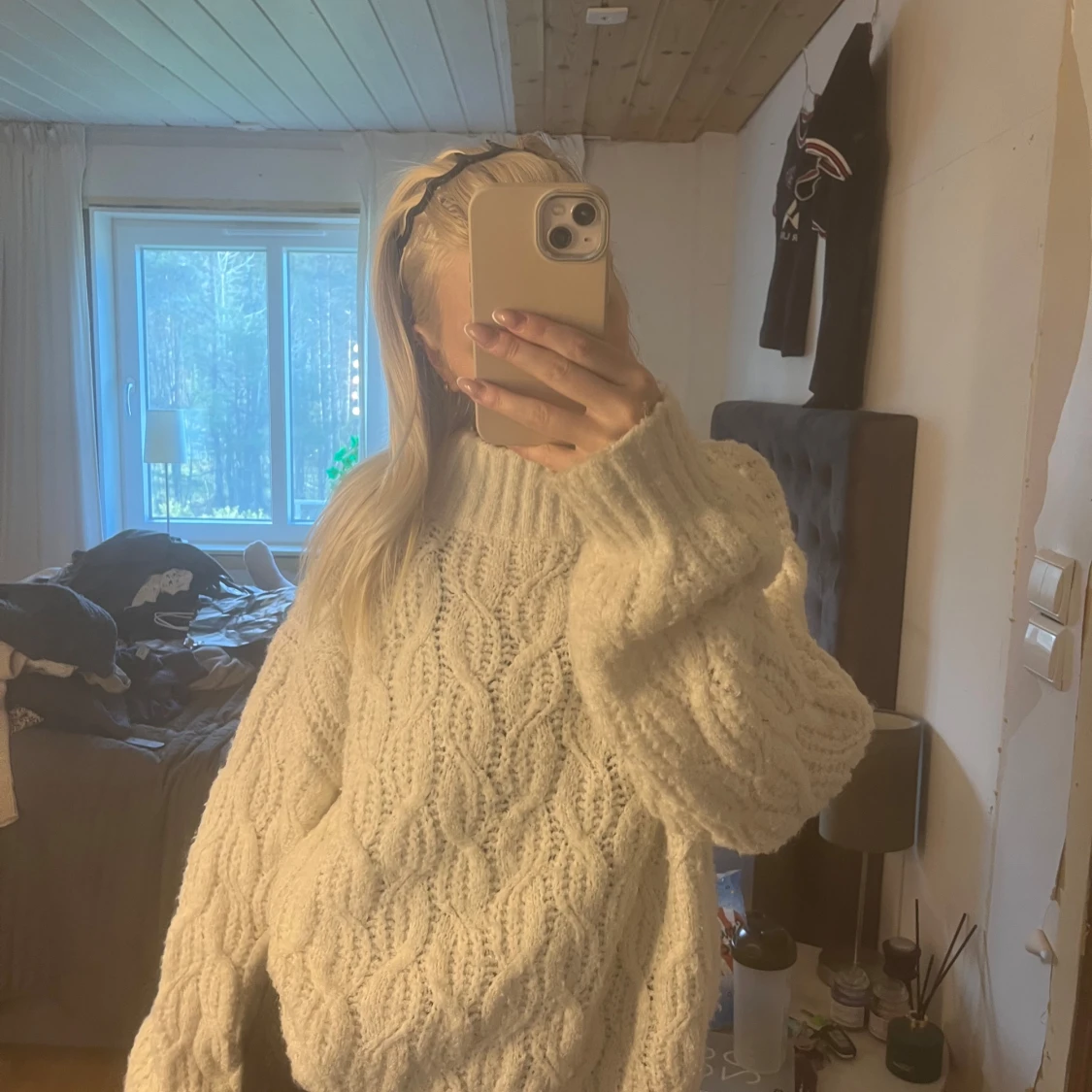 Vit stickad tröja från Bubbleroom