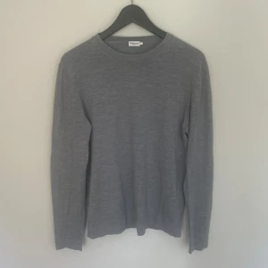 Filippa K tröja - Filippa K tröja | Storlek: L, passar bättre som M | Skick: Mycket bra | Pris: 199kr | Hör av dig vid frågor eller för fler bilder om du är intresserad!👏