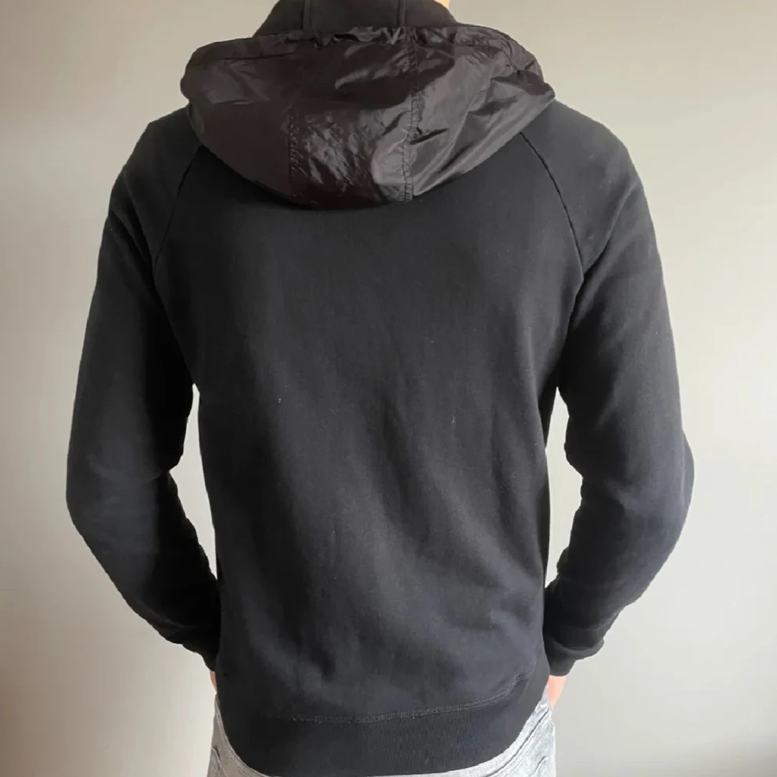 Svart huvtröja från Prada - 1