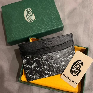 Gojard korthållare - Cardholder från Gojard, stilren och väldigt snygg säljs vid ett bra pris dessutom