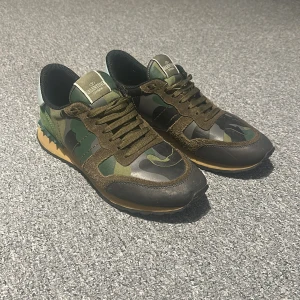 Valentino Rockrunners - Säljer mina Rockrunners eftersom de har blivit små för mig, använd skick