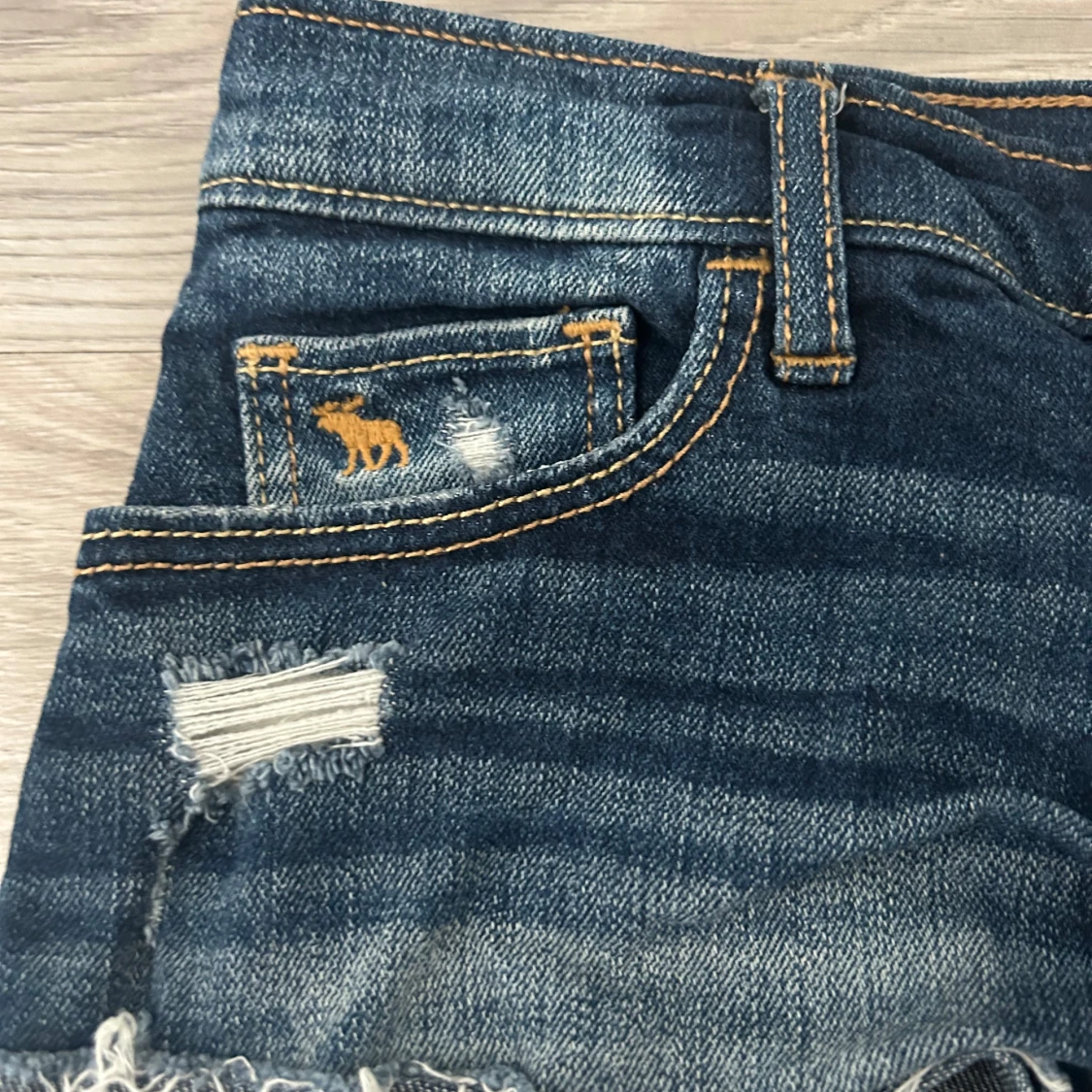 Mörkblå jeansshorts från Abercrombie & Fitch - 1