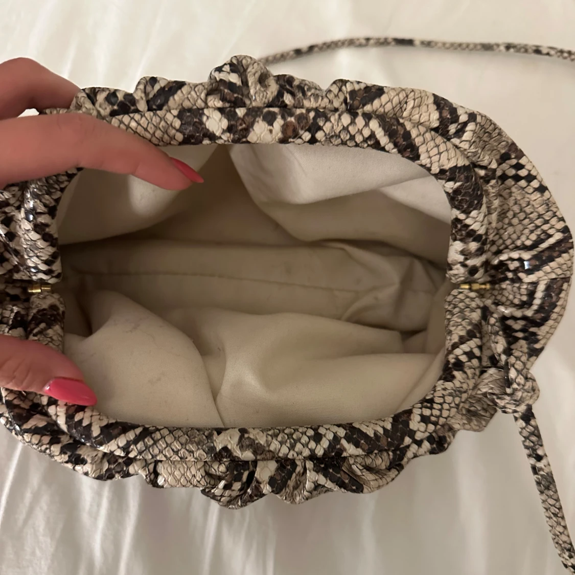 Väska med ormmönster - 2