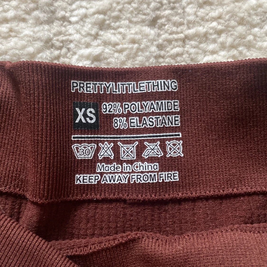 Bruna ribbade leggings från PrettyLittleThing - 1