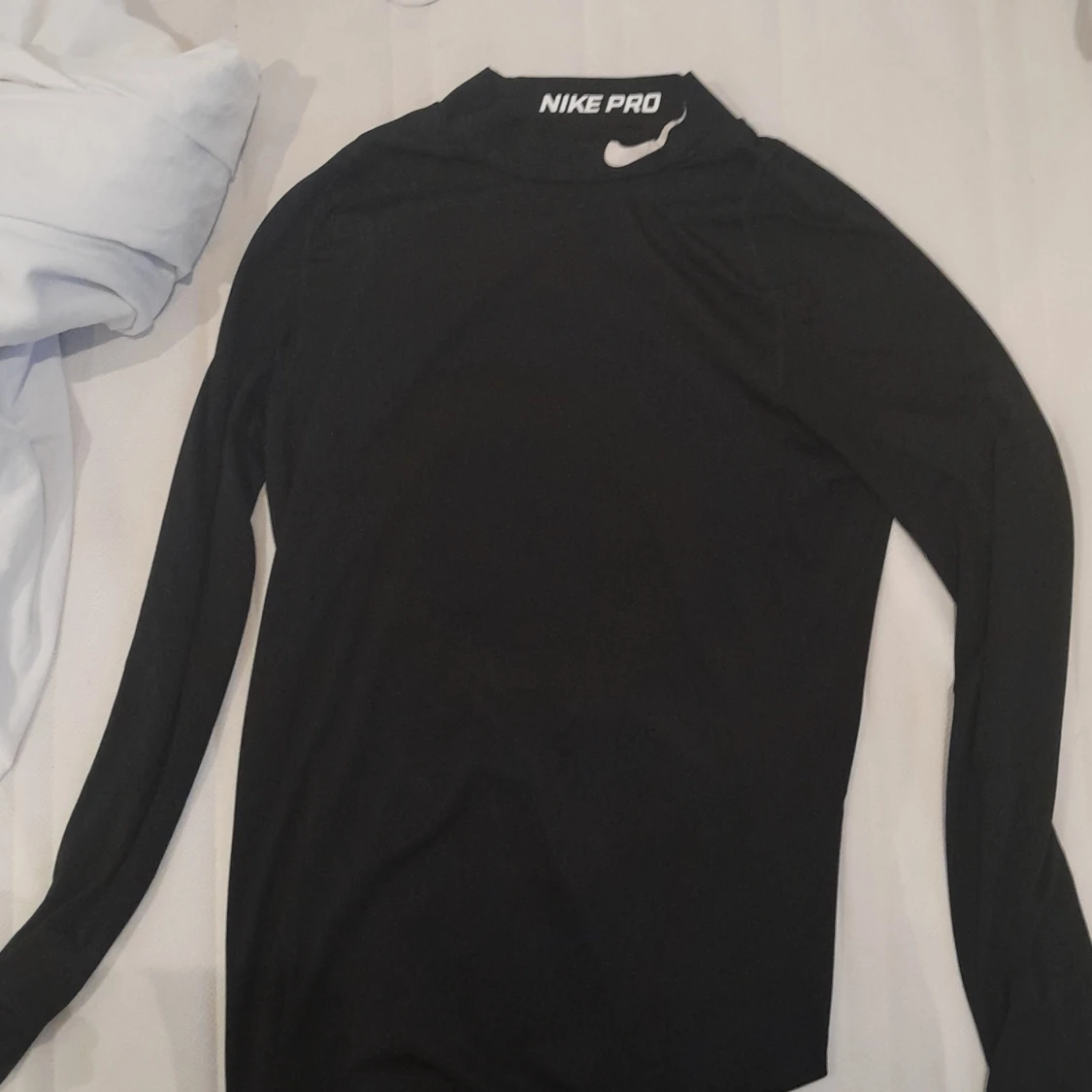 Svart långärmad träningströja från Nike Pro - 1