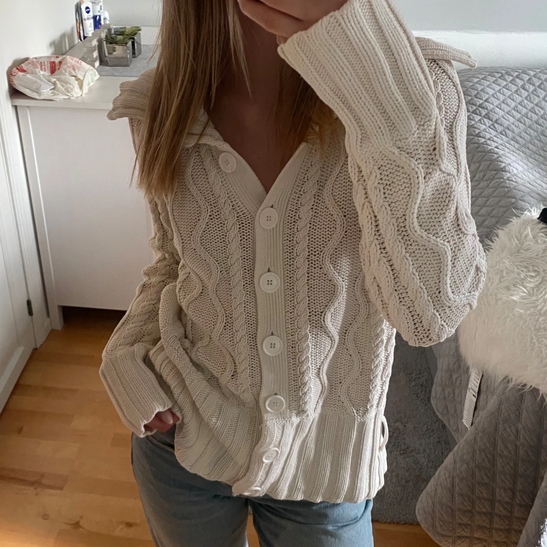 Vit stickad kofta med knappar - 2