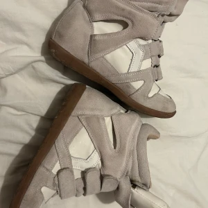 Isabel marant  - Säljer mina Isabel marant kopior. Använda ca 3 gånger. St 40 men passar även 41! Skriv gärna om ni har frågor 😊