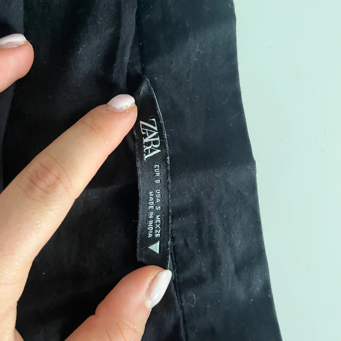 Svart volangkjol från Zara - 3