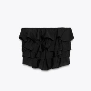 Topp - Helt oanvänd volangtopp från zara i storlek S🥰