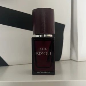 CAIA Bisou Eau de Parfum -  Från CAIA med namnet Bisou. Nästintil full med parfym 