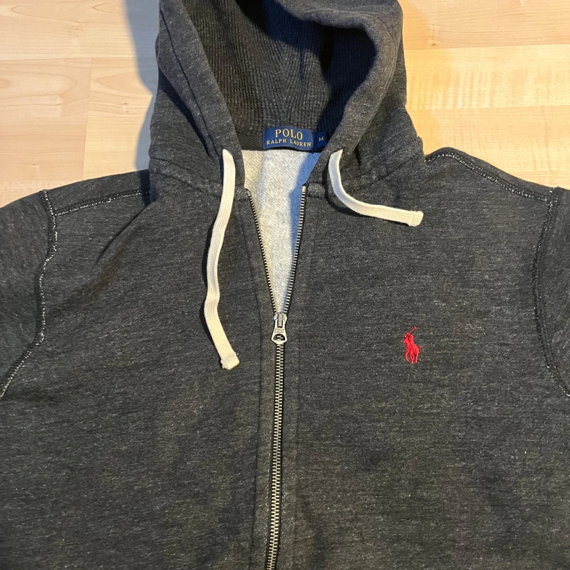 Mörkgrå hoodie från Polo Ralph Lauren - 2