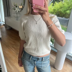Stickad t-shirt - Superfin stickad t-shirt ifrån lindex. Aldrig använd så i nyskick. Storlek M men sitter bra på mig som vanligtvis har S❤️❤️