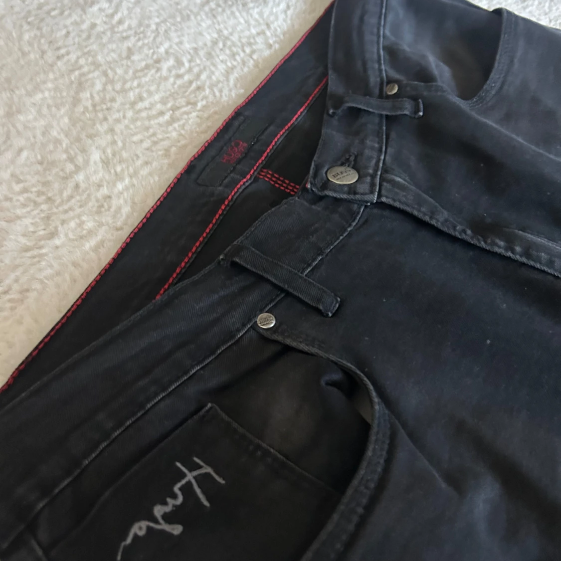 Svarta jeansbyxor från HUGO - 1