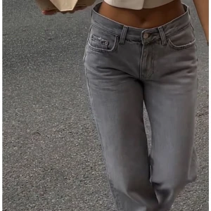 Gråa Jeans - Så snygga jeans från Gina Tricot. Knappt använda 