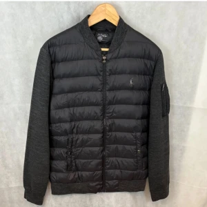 Cardigan polo ralph Lauren  - Säljer för jag har köpt ny, inga fel på den som ny har bara andvändt i 2 månader. Kostar 3,5 ny