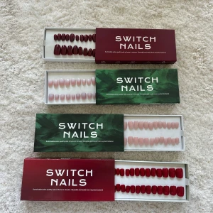 Switch Nails lösnaglar 4 olika - Fyra askar lösnaglar från Switch Nails: Naked & Bold (ljusrosa, square extra short), French Ombre Bold (ombre rosa, square extra short), Wine & Dine (mörkröd, oval/short) och Ruby Cat Eye (röd, square extra short). Naglarna är återanvändbara och tillverkade av återvunnet material. ”Klisterlapparna” ingår, alla är använda men endast fåtal gånger. Alla storlekar finns kvar. 