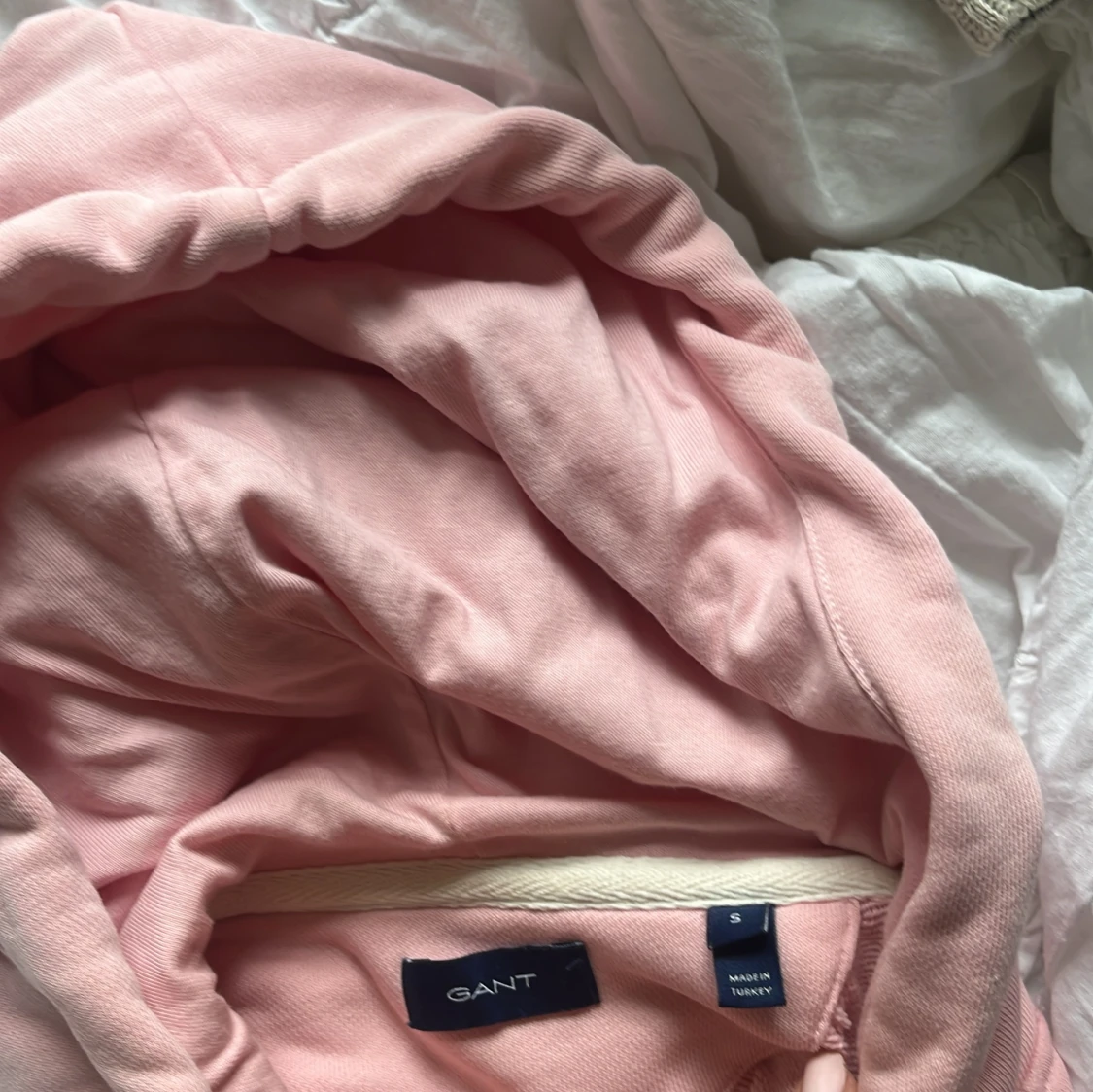 Rosa hoodie från GANT med logga - 3