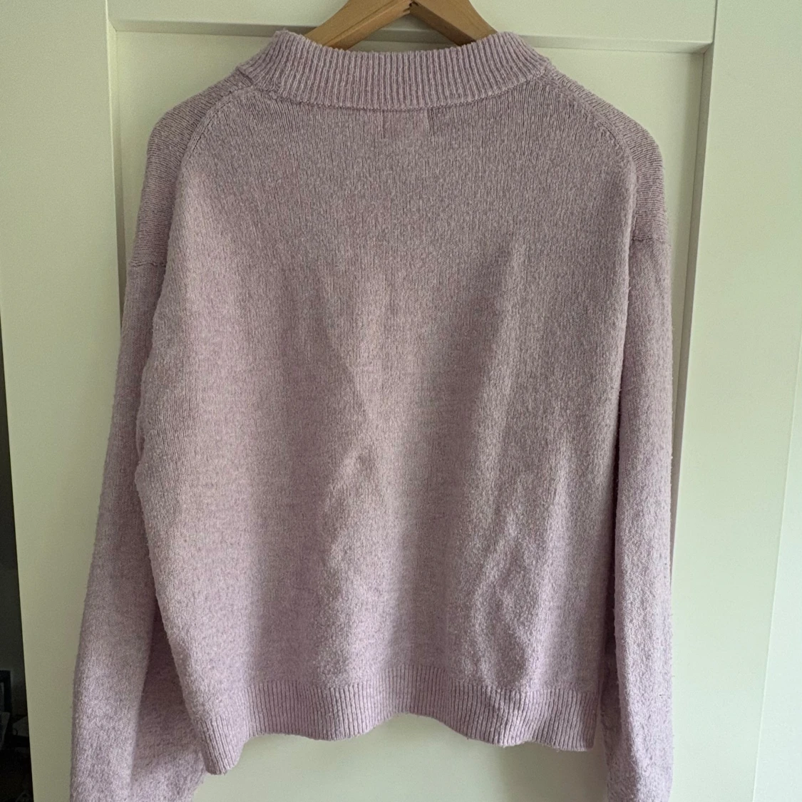 Ljuslila stickad tröja med loose fit - 2