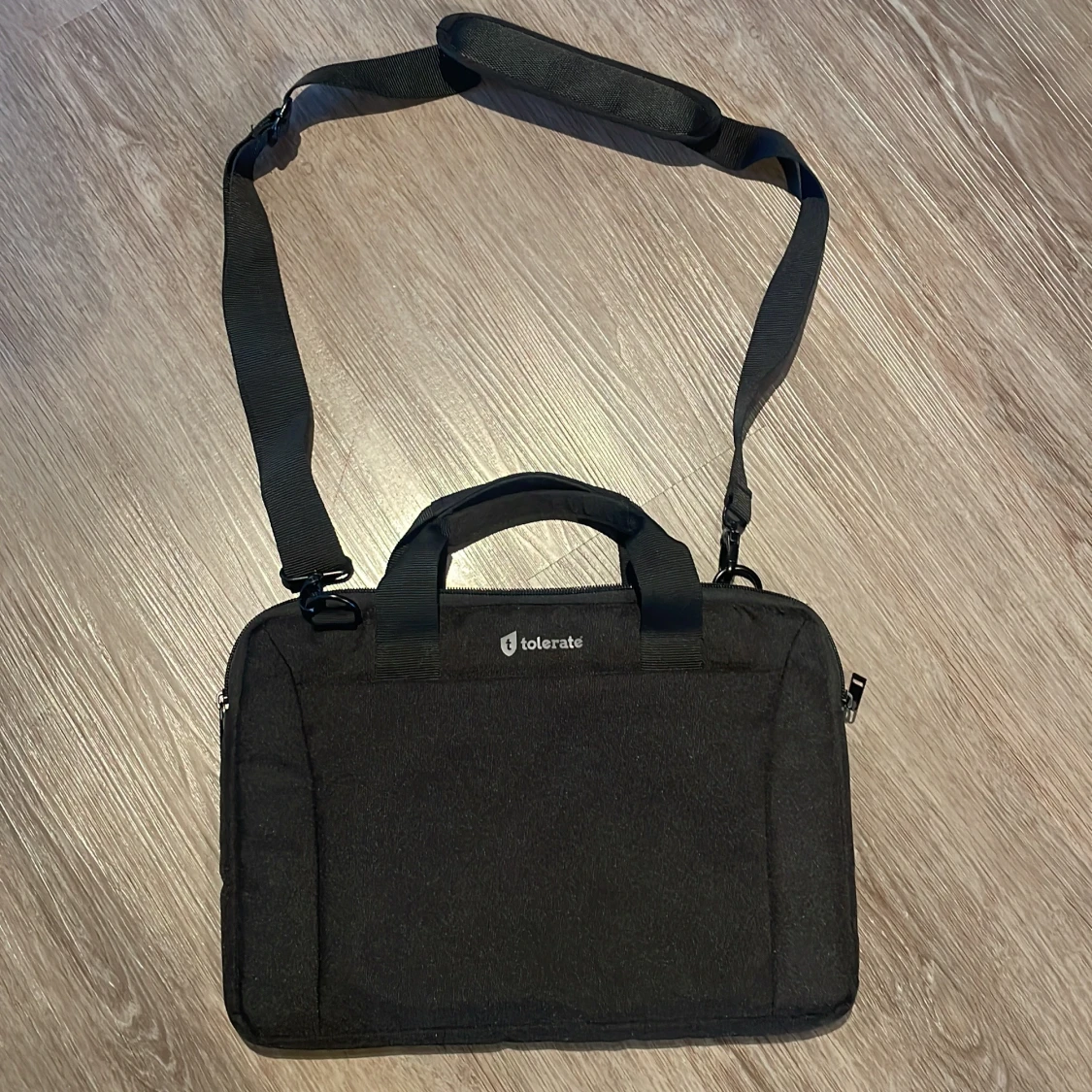 Svart datorväska från Tolerate