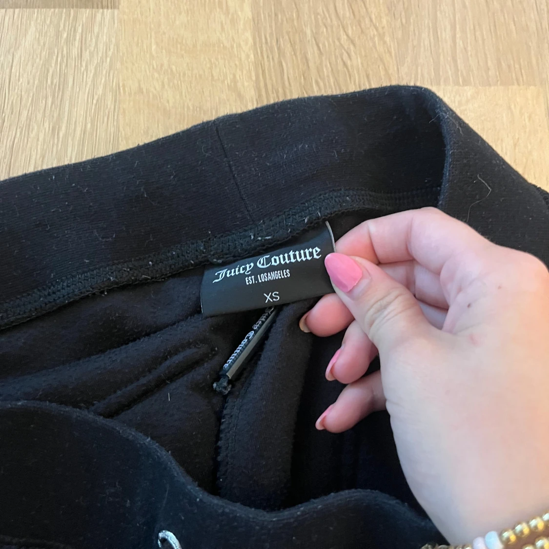 Svarta mjukisbyxor från Juicy Couture - 4