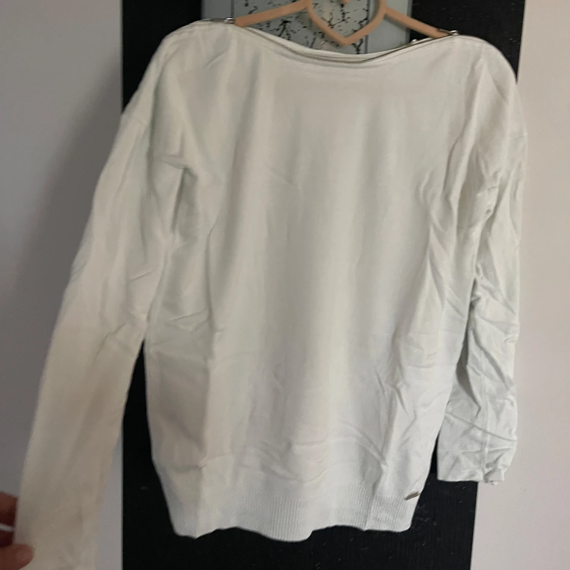 Vit långärmad tröja från Guess - 2