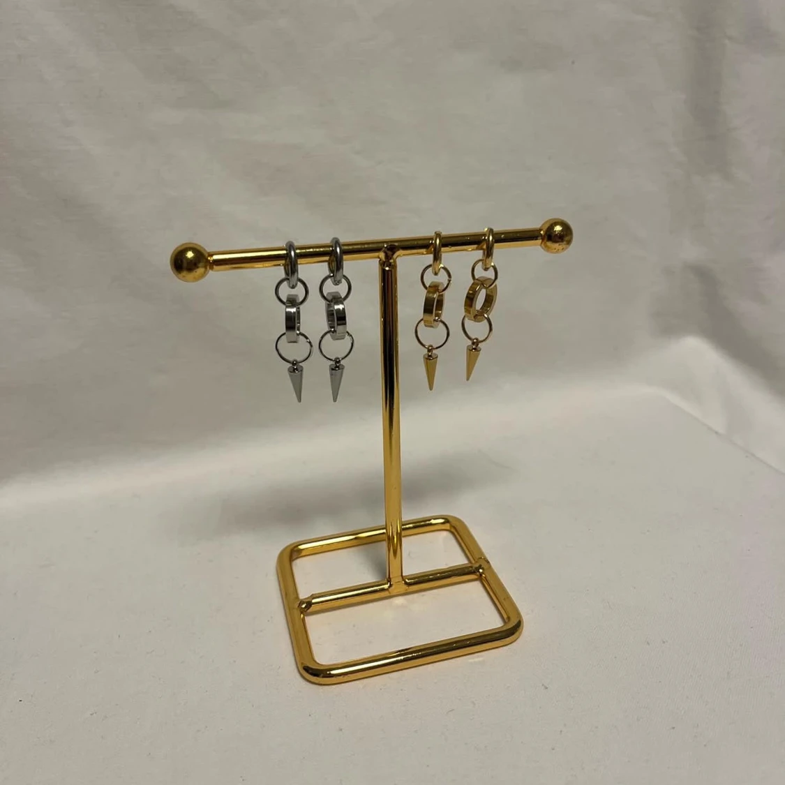 Örhängen med spikes i silver och guld - 2