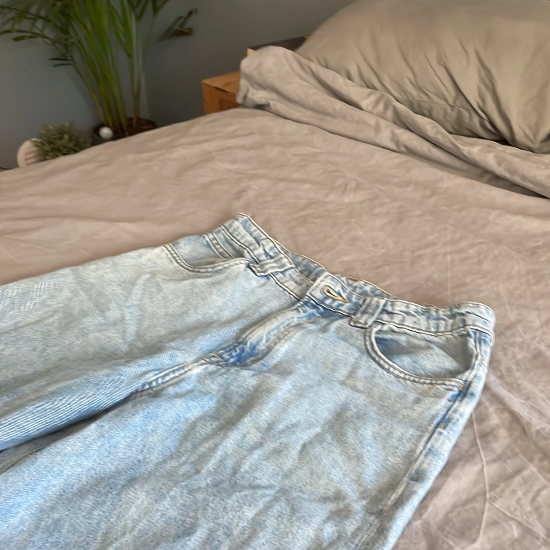 Baggy ljusblå jeans från H&M - 1