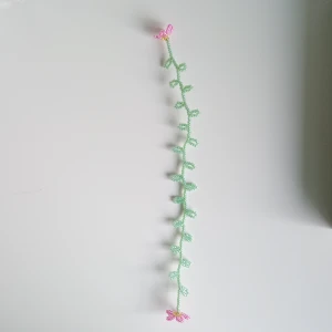 Bokmärke handgjort  - Handgjort bokmärke i form av en rosa blomma längd ca 22.5cm från början-slutet av stjälken. 