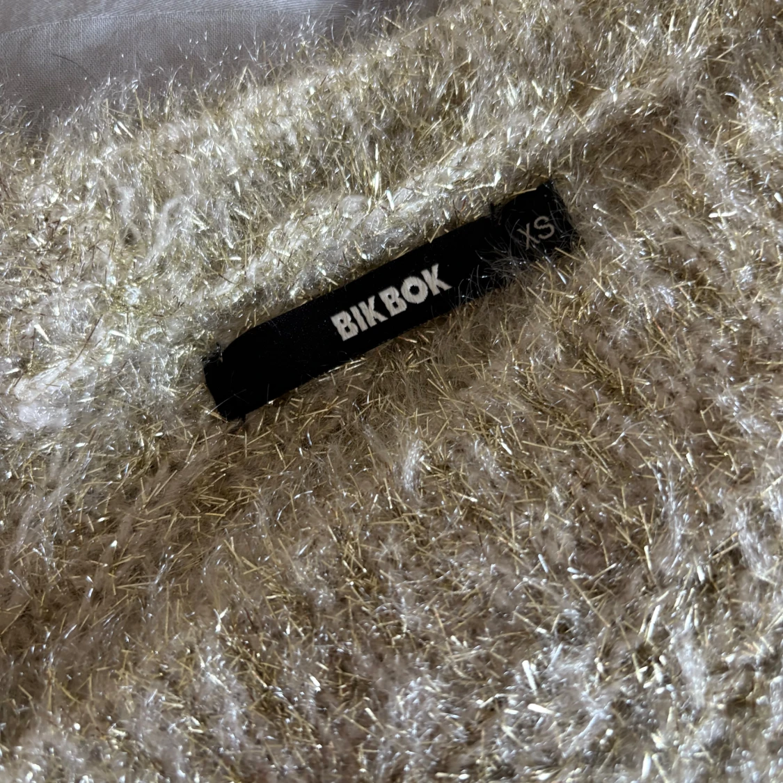 Glittrig beige stickad tröja Bik Bok - 3