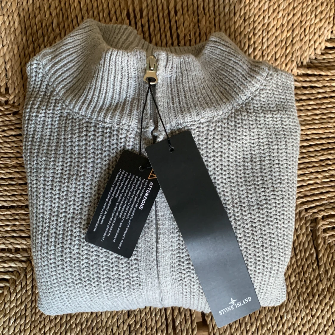 Grå stickad StoneIsland kofta - 1