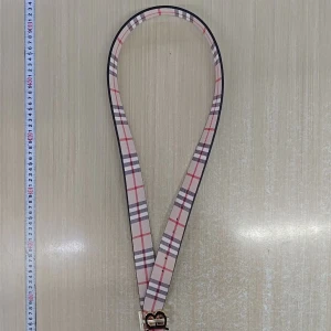 Burberry bälte  - Säljer detta feta bältet från burberry med dunder kvalité, riktigt bra pris för kvaliten om ni frågar mig storlek 120cm hör av er vid funderingar priset är inte justerbart