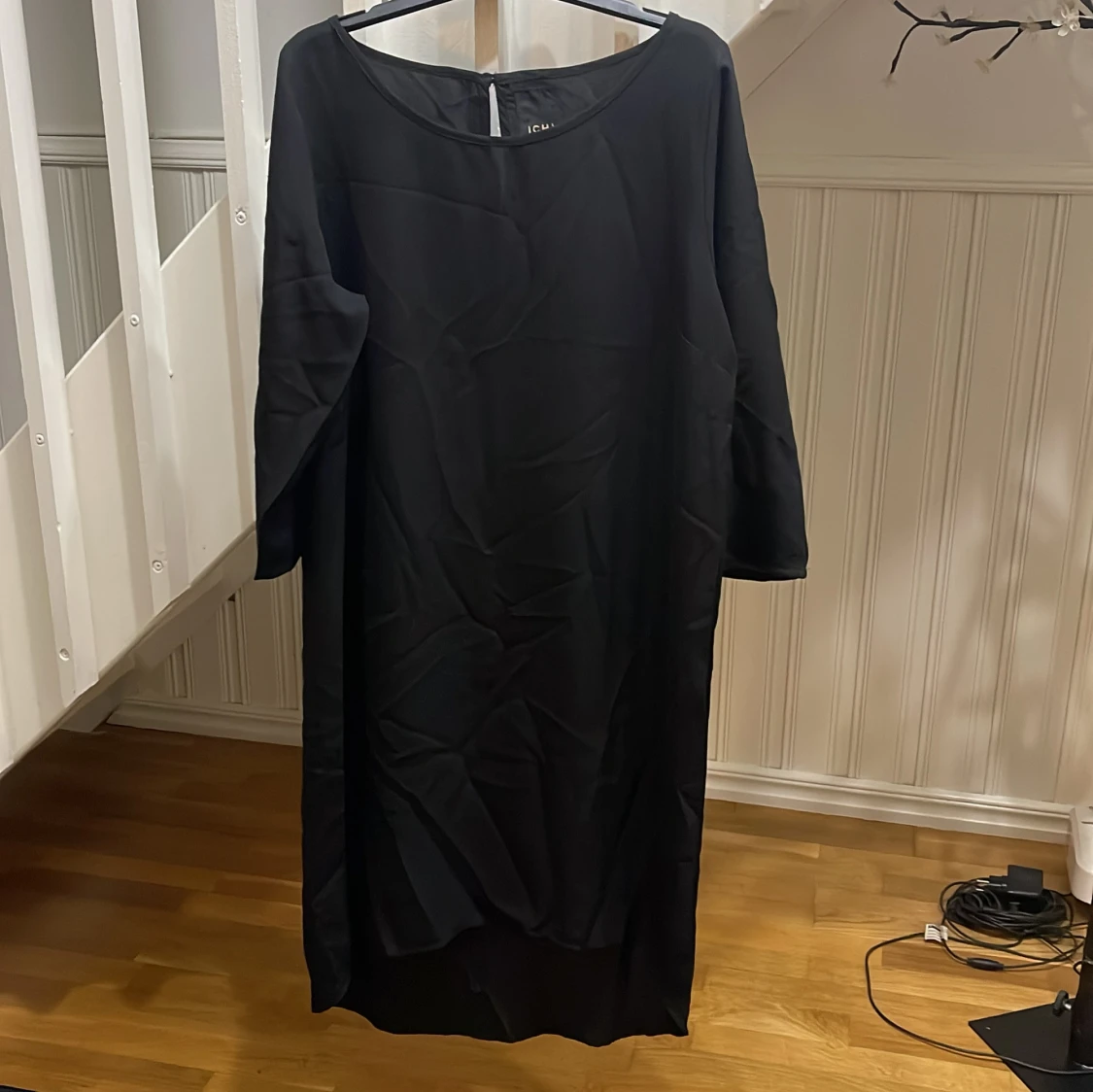 Svart långklänning från ICHI
