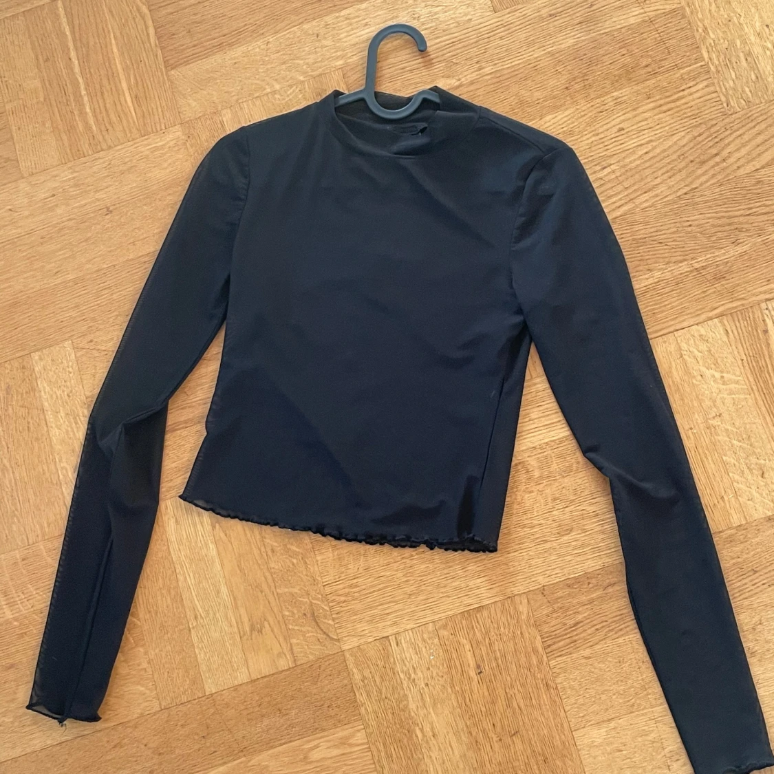 Svart mesh topp från Gina Tricot - 1