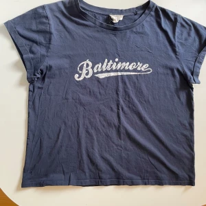 Vintage streetwear Baltimore t-shirt - Storlek: small Skick: mycket bra Skriv om ni har frågor eller vill ha fler bilder