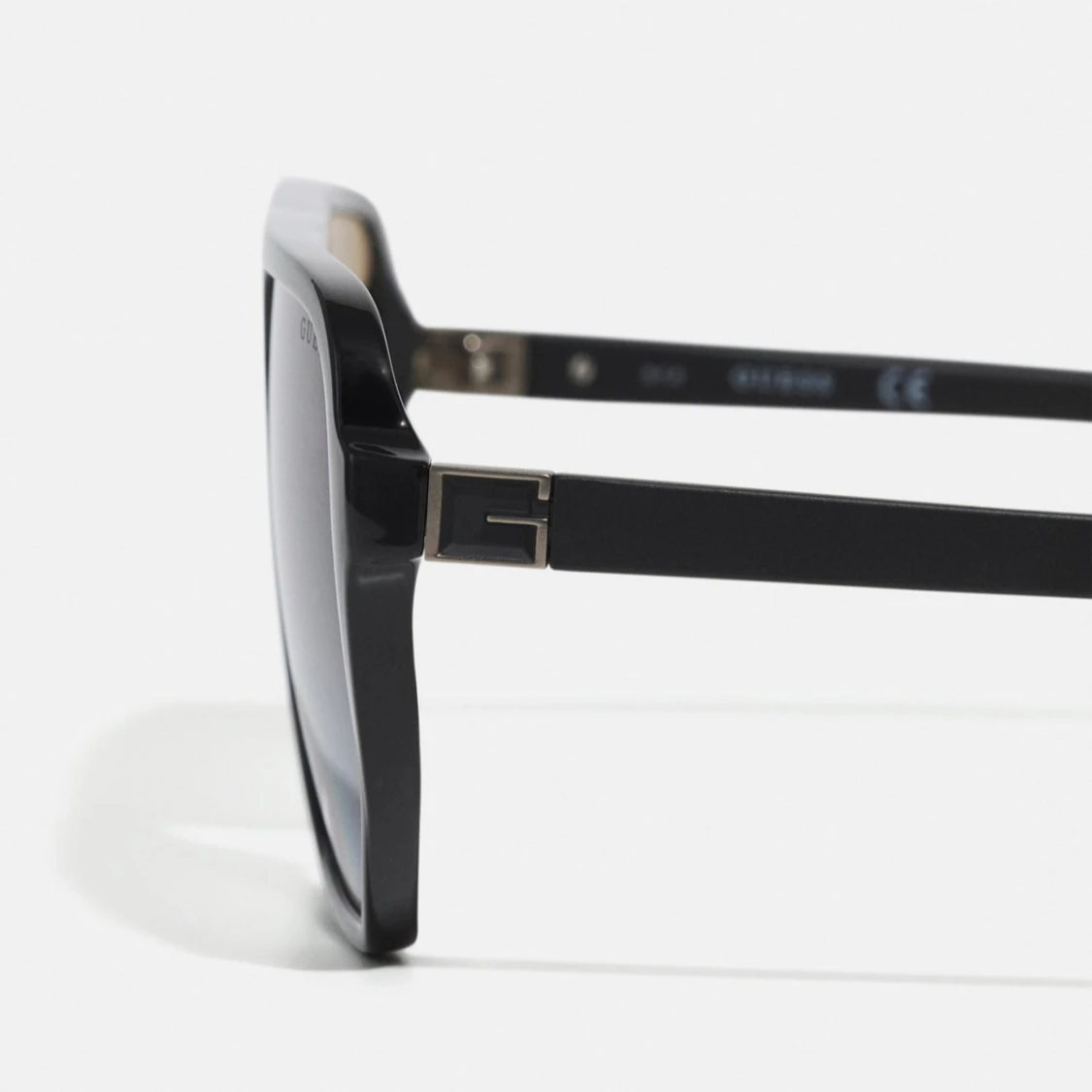 Svarta solglasögon från Guess - 3