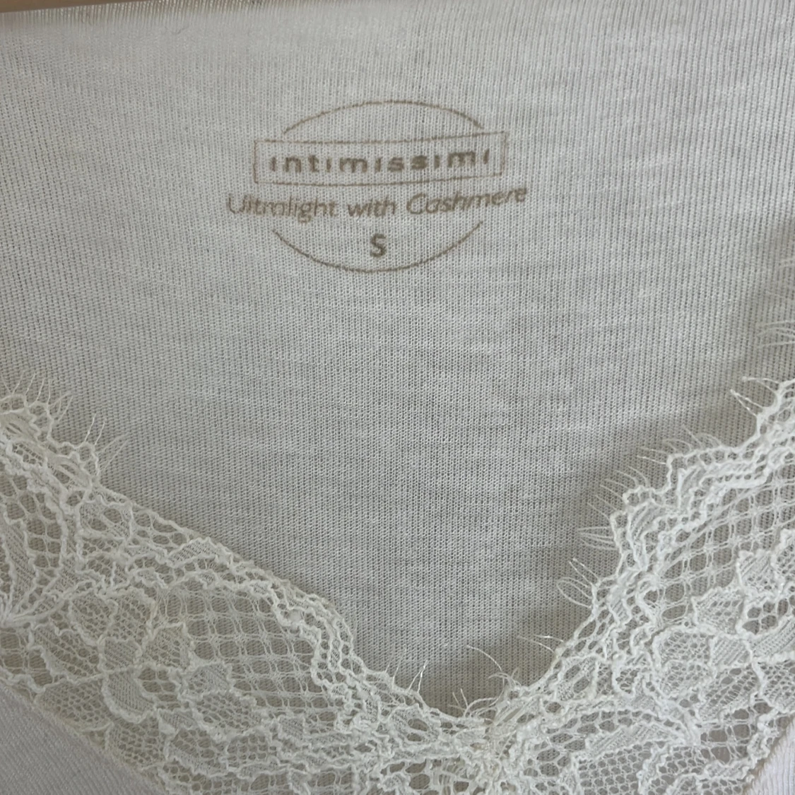 Vit spets tröja från Intimissimi - 1