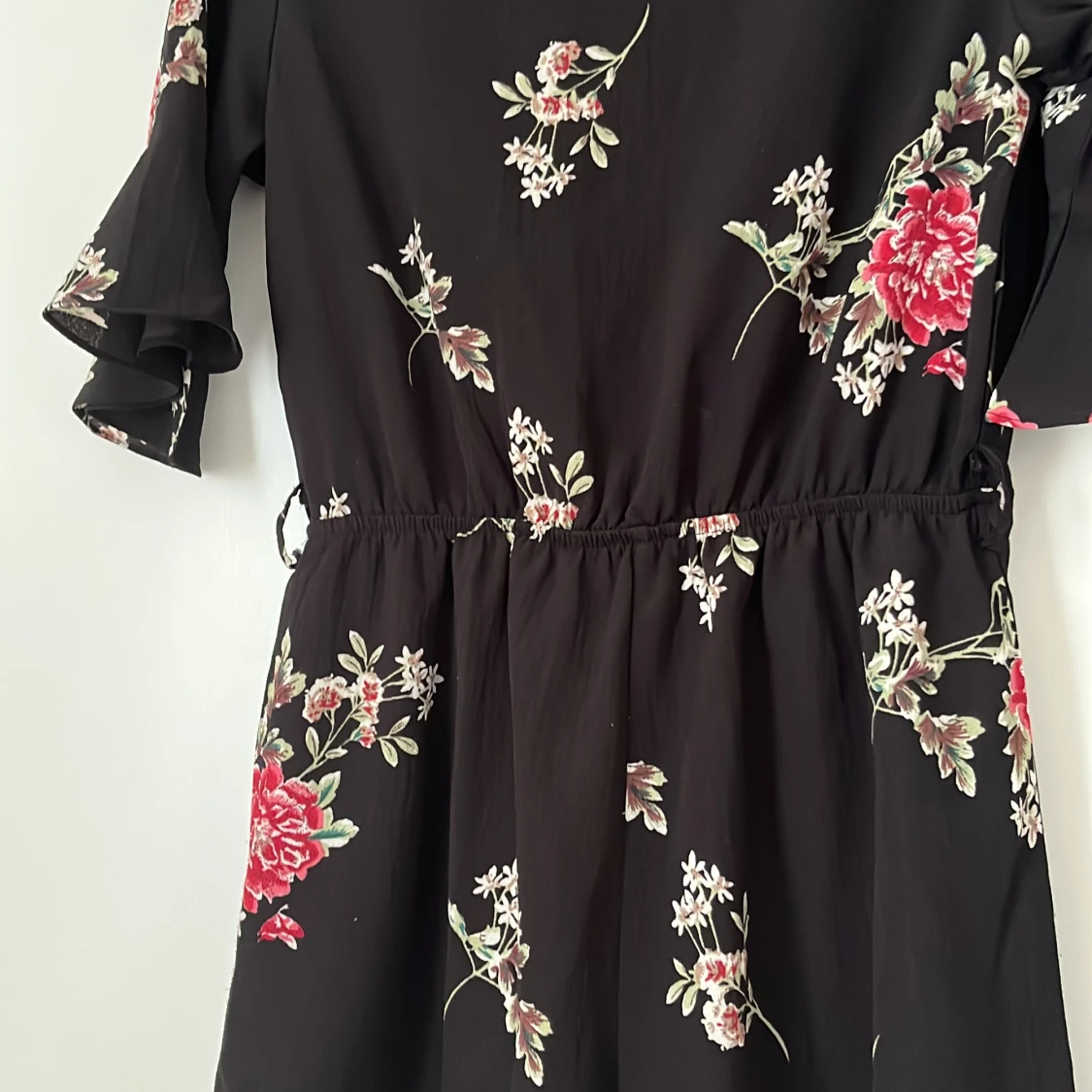 Svart blommig klänning från SHK Paris - 3