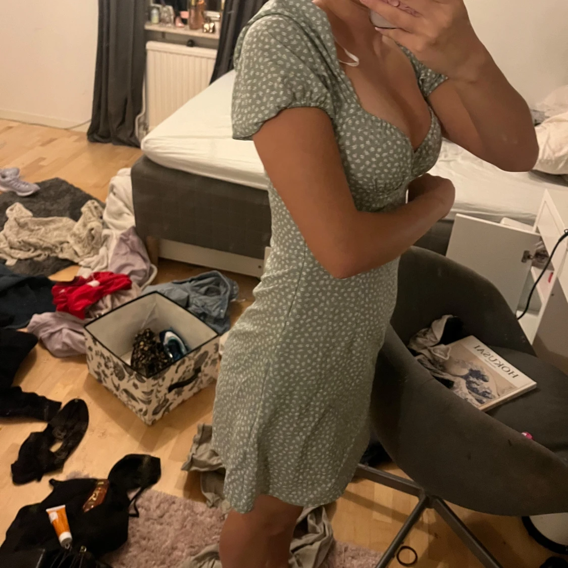 Grön blommig klänning - 1