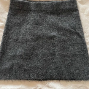 Grå stickad kjol - Mysig grå stickad kjol som är perfekt nu inför våren💕💕
