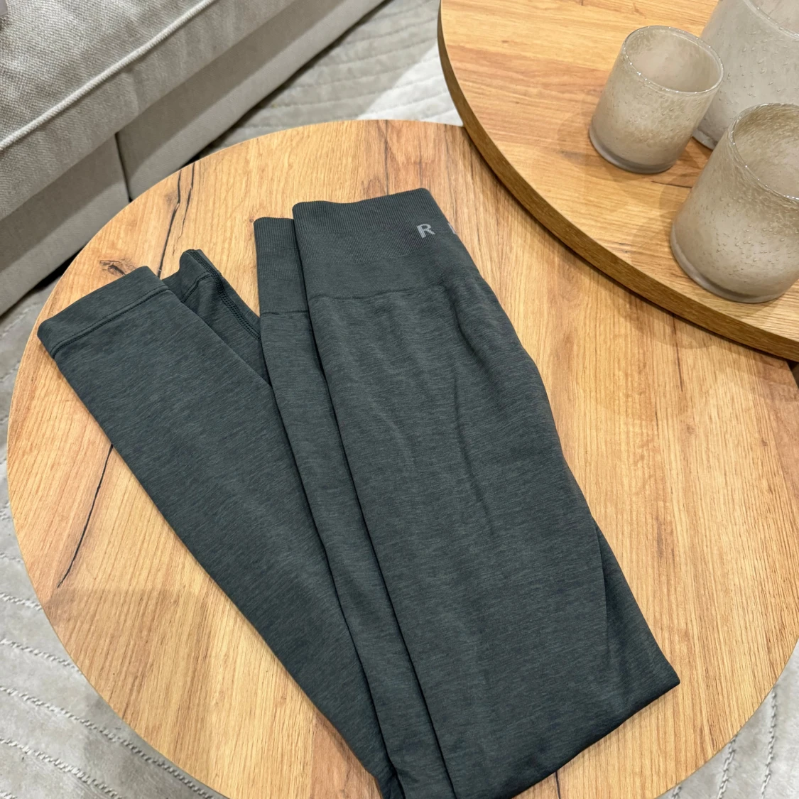 Grå leggings från Relode - 1