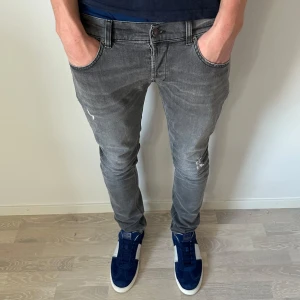 Dondup George  - Dondup George jeans nya modellen | Storlek W34 | Nyskick | Hör av dig vid frågor eller funderingar!