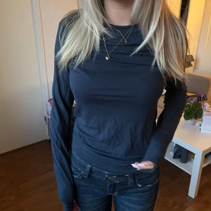  Marinblå långärmad topp  - Marinblå långärmad topp från lager 157 i storlek s💘