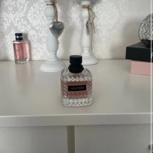 Valentino born in Roma 100 ml - Hej, säljer min valentino born in Roma 100 ml som är cirka 75-80% kvar i. Kartong saknas