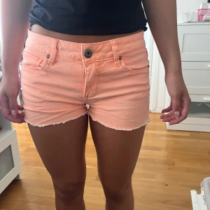 Lågmidjade shorts  - Jätte fina färgglada shorts! Storlek Xs-S