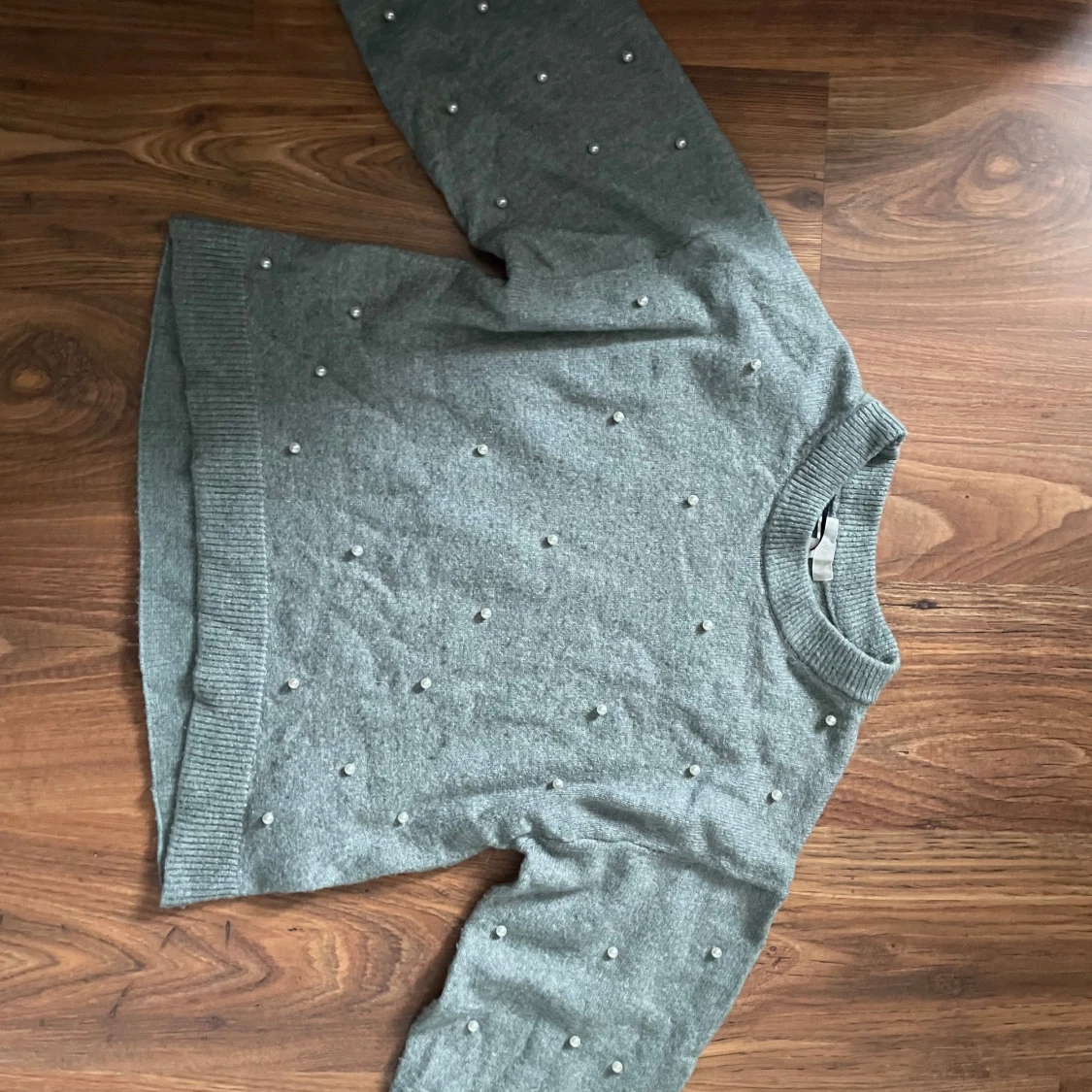 Grön stickad tröja med pärlor H&M - 1