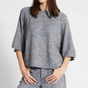 Stickad tee  - Grå stickad tee från lager 157, super gosig o i bra skick 