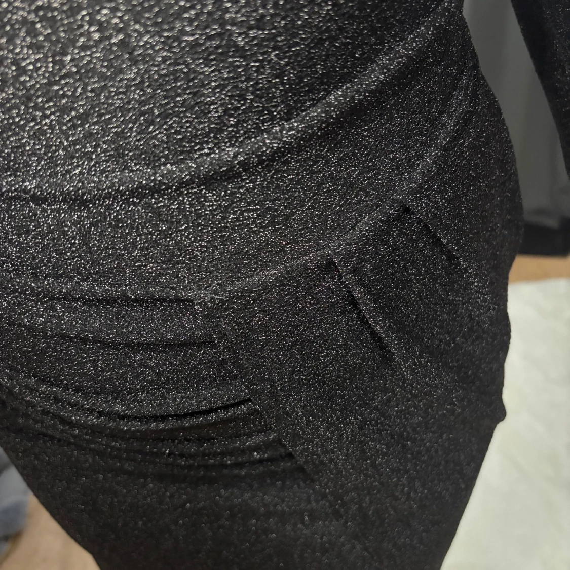 Svart glittrig offshoulder långklänning - 3