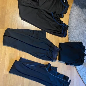 Underställ  - Five season tröja/byxa strl S.                               Everest långkalsong strl S.                                Tröja förmodligen strl S.                                      New body långkalsong strl XS