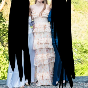 True decadence klänning - Min drömklänning från true decadence som jag bara säljer då jag tycker det är en lite dyr klänning att bara ha hängandes i garderoben. Den är använd en gång nu när jag tog studenten i våras så den är i super fint skick. Storlek 8 och jag är xs vanligtvis men sitter inte tajt på mig så hade funkat super som s med. Nypris 2450kr